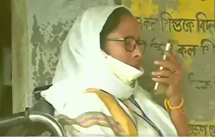 West Bengal 2021: CM Mamata Banerjee ने रोया नंदीग्राम में गड़बड़ियों का रोना, किया राज्यपाल को फोन