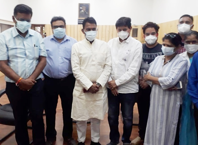 MP: इंदौर में कलेक्टर और डॉक्टरों का विवाद थमा