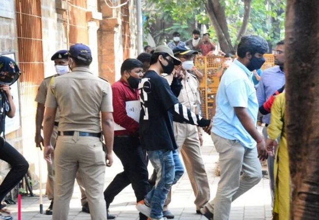 Mumbai Raid: शाहरुख खान के लाडले आर्यन खान को नहीं मिली राहत, 7 अक्टूबर तक NCB कस्टडी में रहेंगे