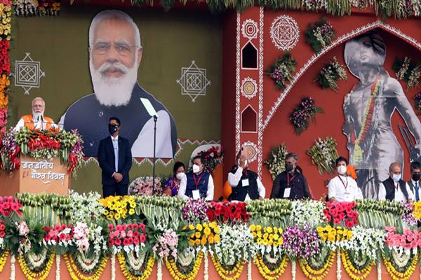 आजादी के बाद आज सही मायने में भारत पहला जनजातीय गौरव दिवस मना रहा है : प्रधानमंत्री नरेन्द्र मोदी