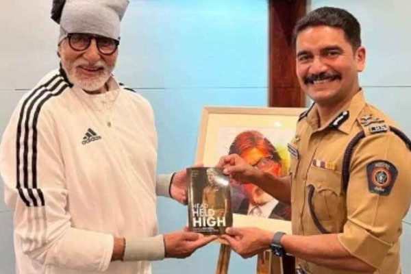 अमिताभ बच्चन ने 26/11 हमले पर मुंबई ज्वाइंट कमिश्नर की किताब का किया अनावरण