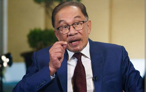 KUALA LUMPUR – Anwar warn: Government would not allow any statements that could threaten harmony, stressing that multi-racial Malaysia must remain peaceful