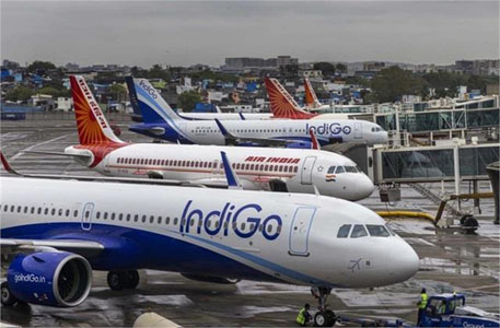 इंडिगो एयरलाइंस पर लगा 1.2 करोड़ का जुर्माना, स्पाइसजेट और एयर इंडिया पर भी हुआ एक्शन