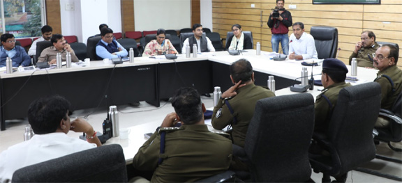 MP: कलेक्टर आशीष सिंह द्वारा राजस्व प्रकरणों की निरंतर की जा रही है समीक्षा