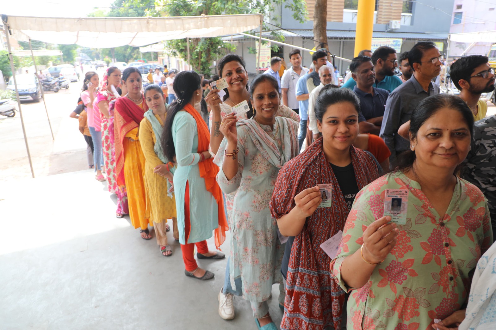 Madhya Pradesh : इंदौर जिले में उत्साह के साथ शांतिपूर्ण रूप से हुआ मतदान