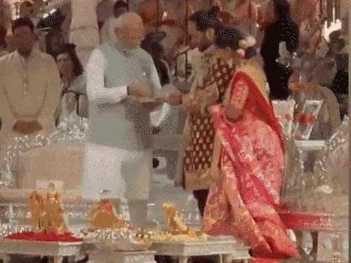 wedding reception Anant Ambani & Radhika Ambani : अनंत-राधिका को आशीर्वाद देने PM मोदी पहुंचे ..सामने आया Video