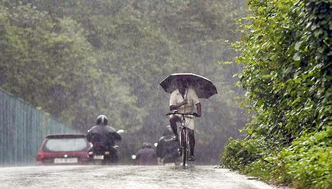 पांच राज्यों में समय से पहले पहुंचा मानसून, पुणे में बादल फटने से नदी-नाले उफने