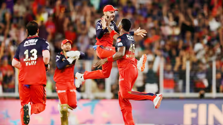 RCB vs PBKS, IPL 2025 Final Champion : रॉयल चैलेंजर्स बेंगलुरु ने अपना पहला IPL जीता