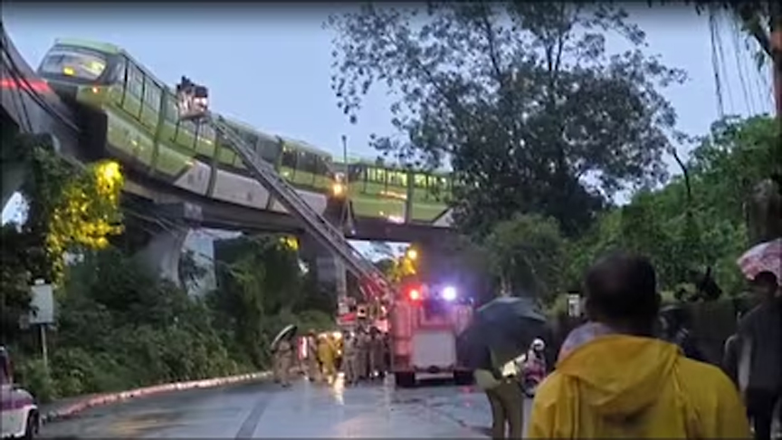 Mumbai Monorail Stuck On Elevated Track For Hours Amid Heavy Rain, 582 Passengers Rescued – VIDEO