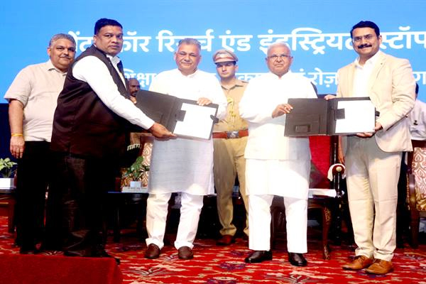 Madhya Pradesh : उद्योगों की मांग अनुसार कौशल विकास पाठ्यक्रम डिजाइन करें : राज्यपाल श्री पटेल