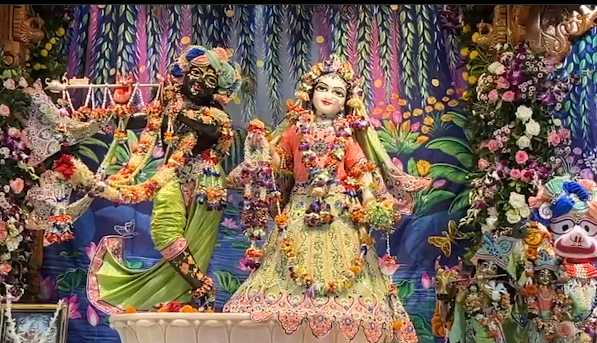 Krishna Janmashtami 2025: पूरे भारत में अपार भक्ति और उत्साह के साथ मनाया जा रहा है श्रीकृष्ण जन्माष्टमी