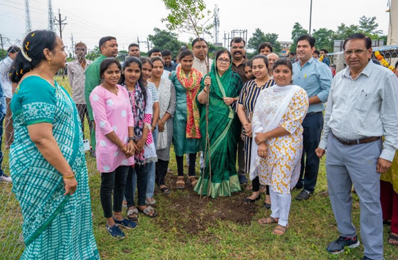MP: सेवा पखवाड़ा के तहत खरगोन और बुरहानपुर जिले में रक्तदान शिविरों का हुआ आयोजन