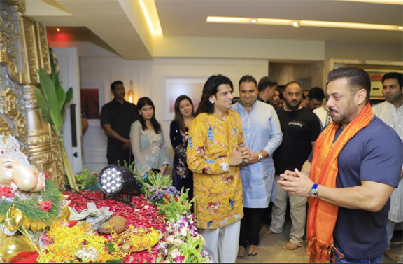 Salman Khan and Deputy CM Eknath Shinde Seek Bappa’s Blessings at Rahul Narain Kanal’s Ganpati Celebrations