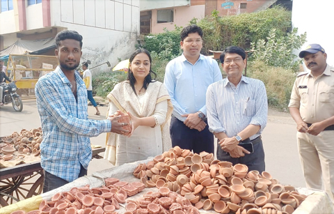 Barwani : MP- बस्ती के जरूरतमंद बच्चों को बड़वानी कलेक्टर बांटेगी दिवाली किट