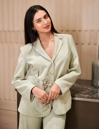 कशिका कपूर की सहज खूबसूरती ने ‘पिच टू गेट रिच’ स्क्रीनिंग पर चुराया सबका ध्यान