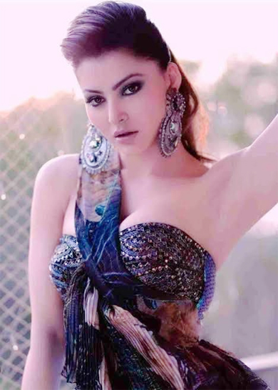 उर्वशी रौतेला बनीं पहली और सबसे कम उम्र की भारतीय एक्ट्रेस जिनके तीन गानों ने यूट्यूब पर 3 बिलियन व्यूज़ का आंकड़ा छुआ! रचा इतिहास, रिकॉर्ड ब्रेकिंग ..