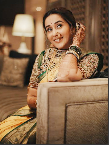 Mother’s Favourite Jewellery and a Traditional Maharashtrian Look Actress and Producer Tejaswini Lonari’s Special Engagement Look!