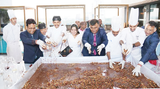 The Park Indore : द पार्क इंदौर में केक मिक्सिंग के साथ शुरू हुई क्रिसमस की तैयारी