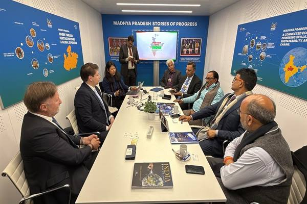 दावोस में नवीकरणीय ऊर्जा भंडारण पर मंथन, मध्यप्रदेश प्रतिनिधिमंडल की अमारा राजा समूह से हुई अहम चर्चा