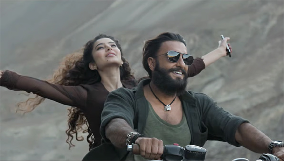 Dhurandhar actress Sara Arjun hails Ranveer Singh as a true team player who “carries all of us together” on set