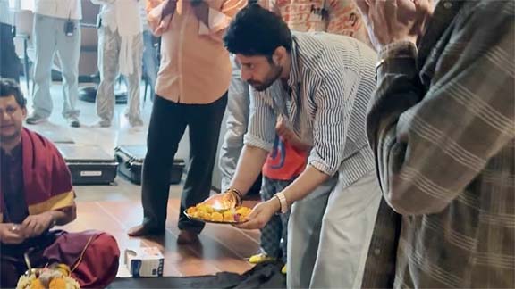 Viineet Kumar Siingh Starts His 2026 With A High, Gifts His Wife an SUV, and Teams Up with Director Vikram Phadnis For His Directorial Debut