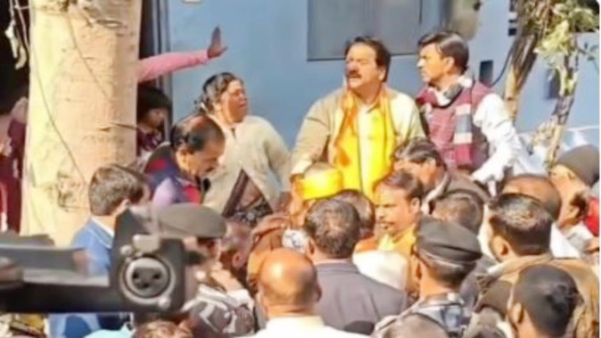 मंत्री विजयवर्गीय पर भडक़ी महिलाएं, कहा…दो साल से आ रहा है गंदा पानी, पहले सुन लेते तो इतने लोग नहीं मरते