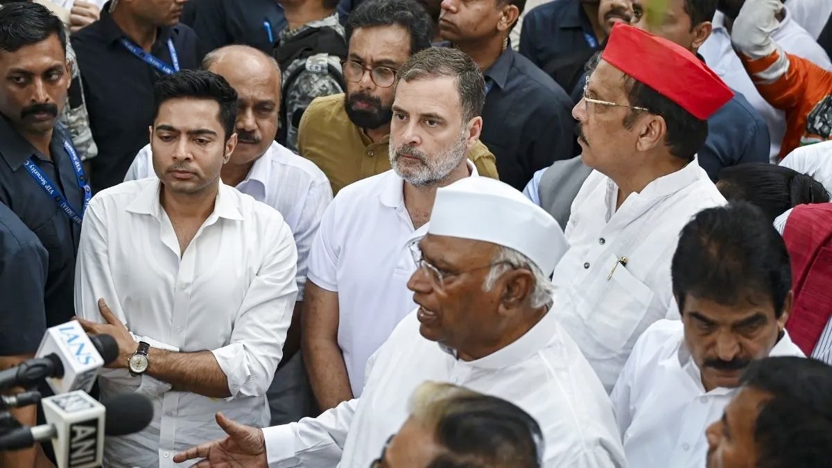 लगातार तीसरे दिन सड़क पर उतरे राहुल गांधी, हजारों कार्यकर्ताओं के साथ किया प्रदर्शन; जानिए दिनभर क्या-क्या हुआ